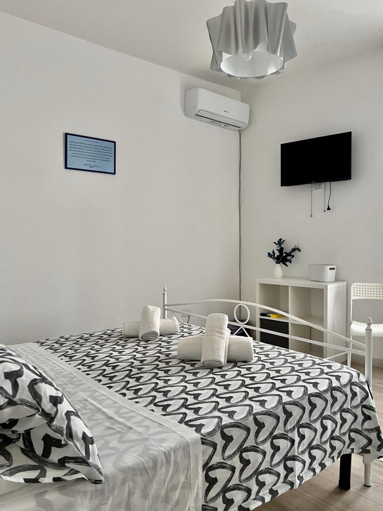 Dimora Diego Hotel Наполи Екстериор снимка